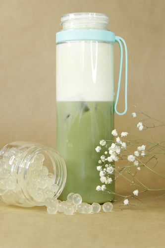 Matcha latté glacé étagé à la Vanille